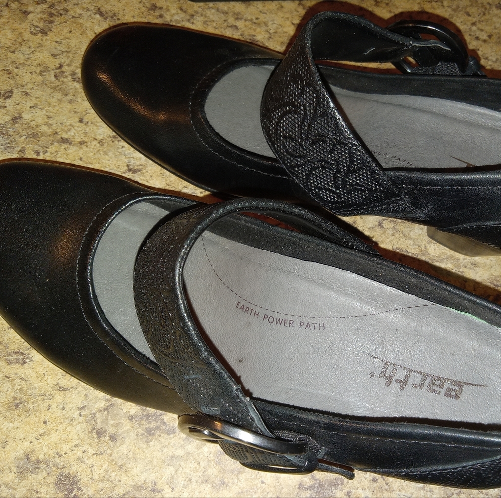 Earth Shoes Black 8.5